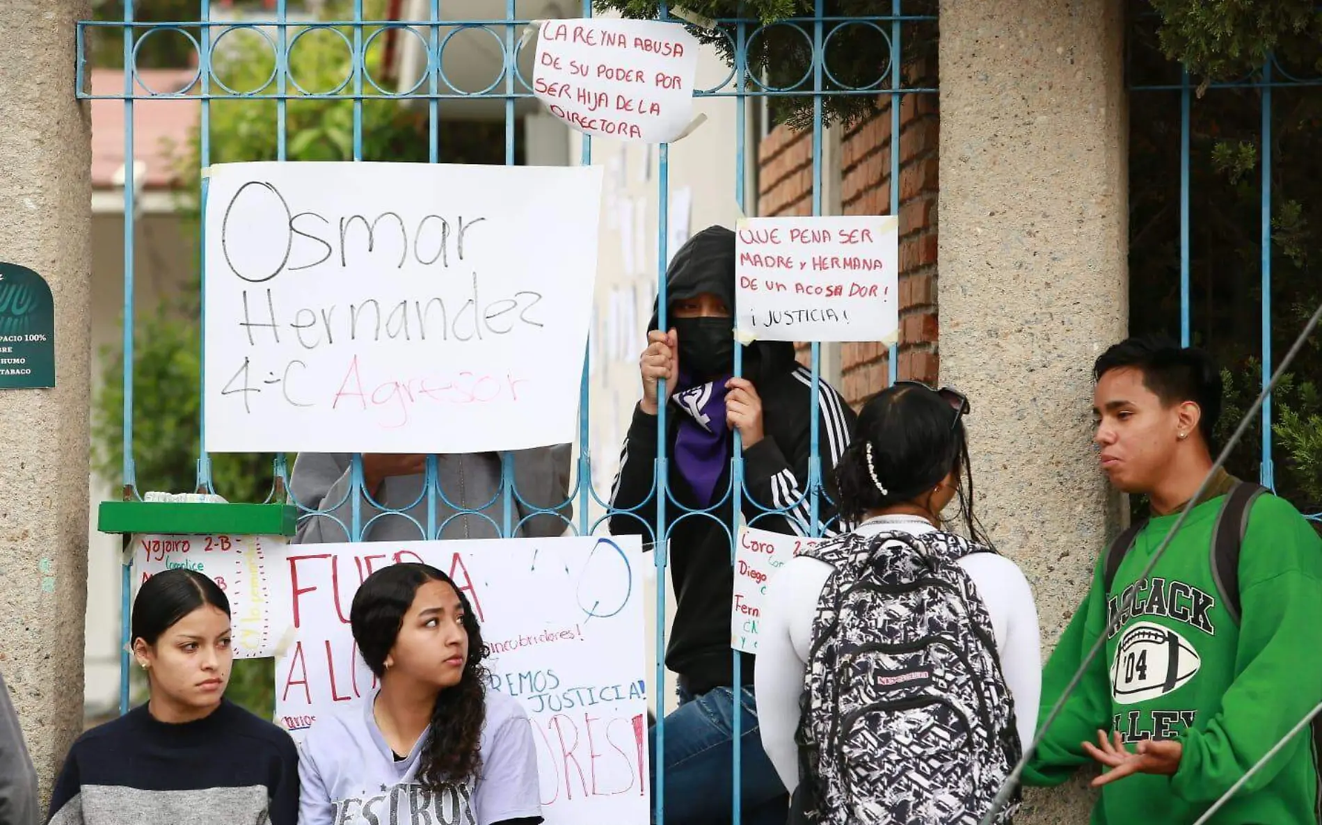 De nuevo alumnas cierran instalaciones de la Escuela de Ciencias y Tecnologías